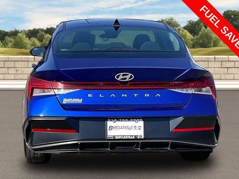 Used 2025 Hyundai Elantra SEL FWD image 4