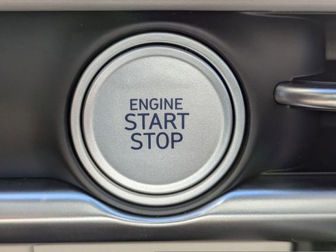 Certified 2025 Hyundai Tucson SE image 24