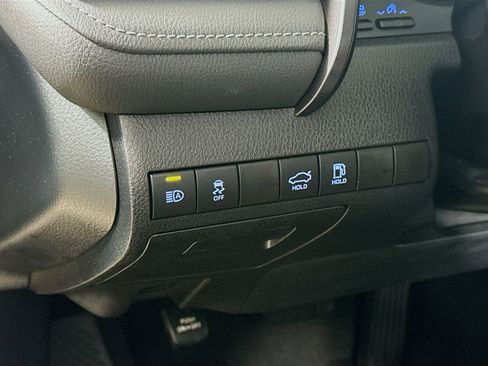Certified 2022 Toyota Camry SE w/ Convenience Package FWD image 11