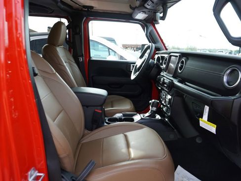 Used 2023 Jeep Wrangler Unlimited Sahara image 9