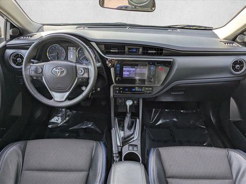 Used 2018 Toyota Corolla SE image 17