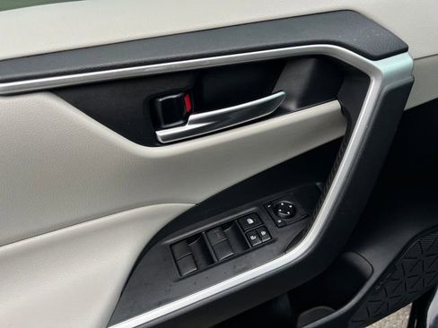 Used 2021 Toyota RAV4 XLE w/ Convenience Package image 32