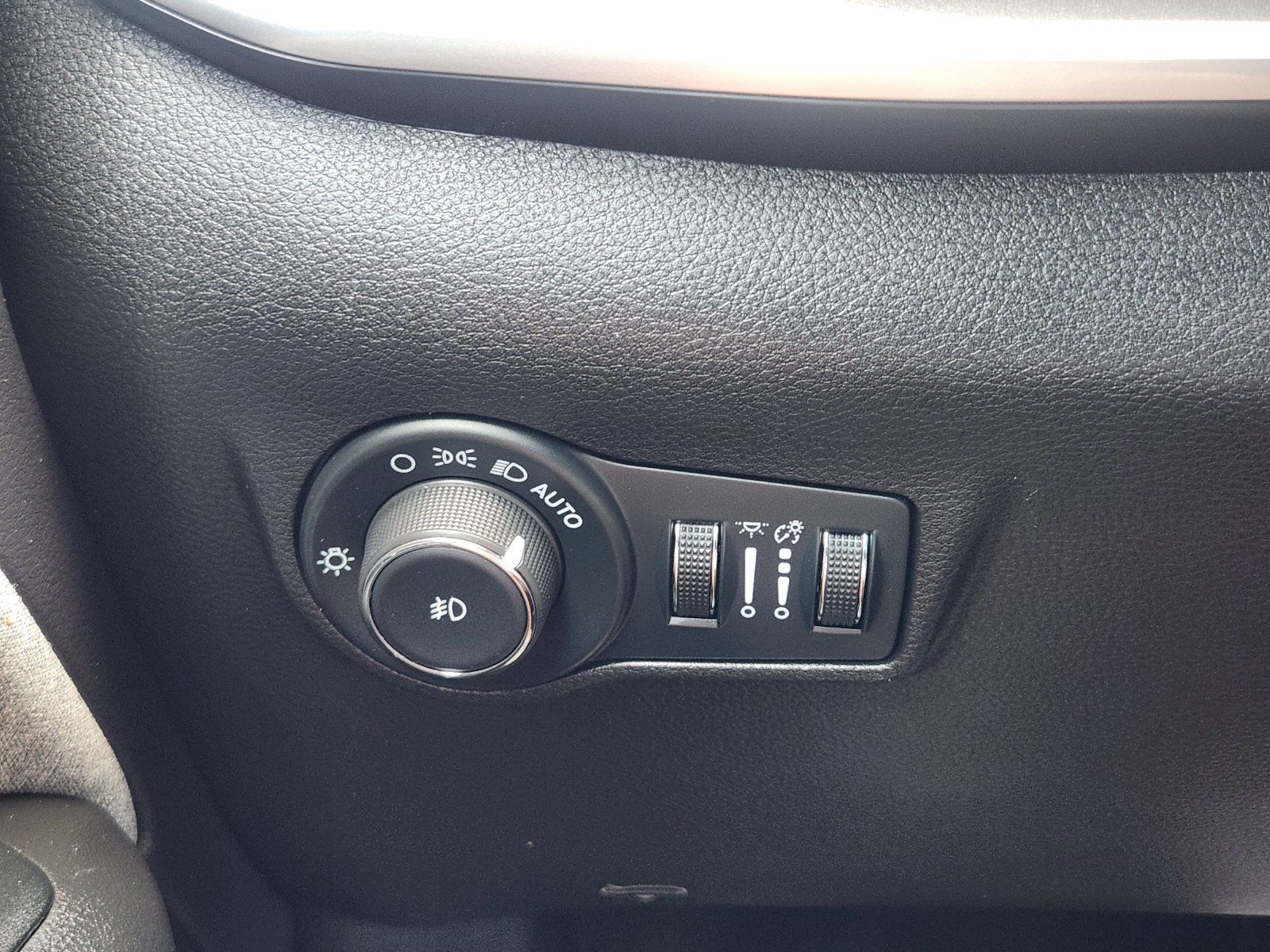Used 2024 Jeep Compass Latitude AWD/4WD image 25