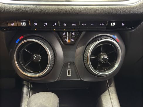 Used 2025 Chevrolet Blazer LT image 31