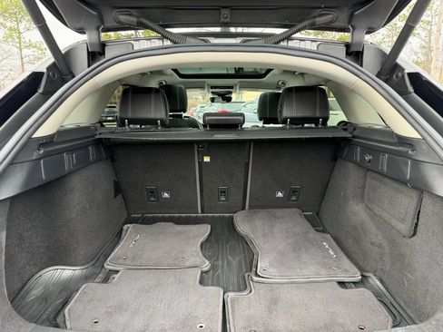 Used 2018 Land Rover Range Rover Velar S image 7