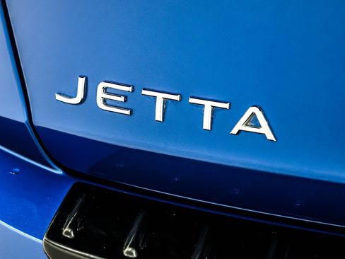 Used 2024 Volkswagen Jetta Sport image 9