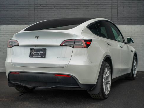 Used 2022 Tesla Model Y Long Range AWD/4WD image 5