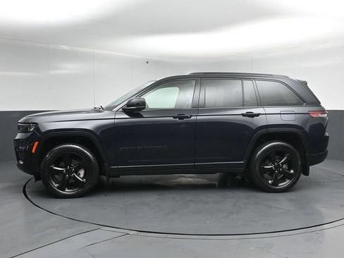 Used 2023 Jeep Grand Cherokee Limited w/ Black Appearance Package AWD/4WD image 4