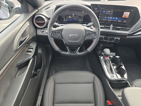 Used 2025 Chevrolet Trax RS w/ Sunroof Package image 30