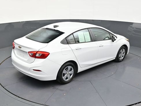 Used 2017 Chevrolet Cruze LS FWD image 16