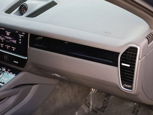 Used 2019 Porsche Cayenne AWD/4WD image 45