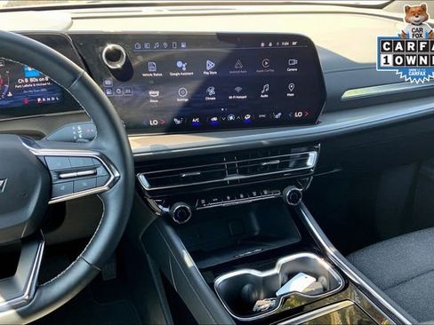 Used 2024 Chevrolet Traverse LT image 6