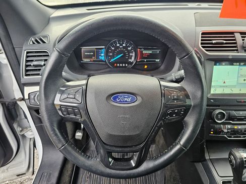 Used 2018 Ford Explorer XLT w/ Equipment Group 202A image 32