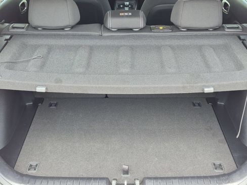 Used 2025 Hyundai Venue SEL FWD image 27