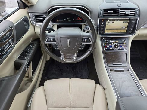 Used 2019 Lincoln Continental Reserve AWD/4WD image 17