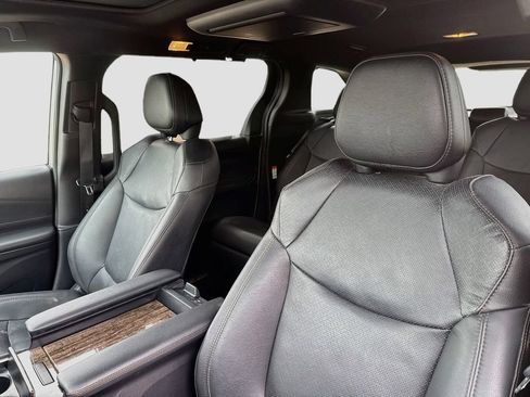 Used 2025 Toyota Sienna Limited AWD/4WD image 12