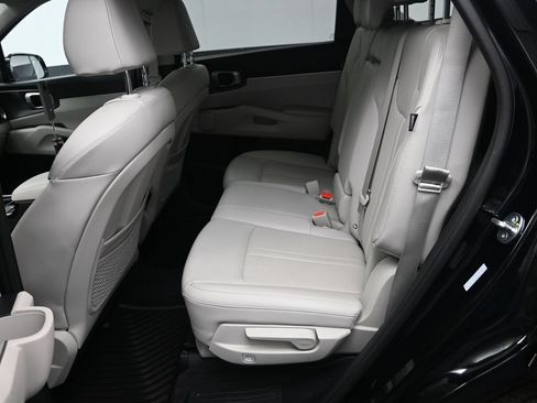 Certified 2025 Kia Sorento S AWD/4WD image 13