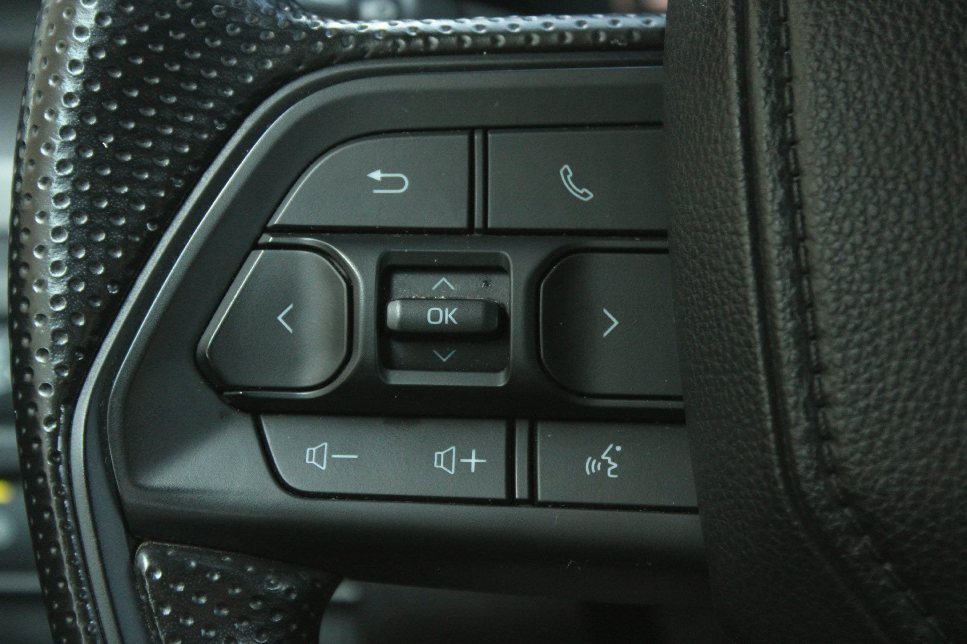Used 2025 Toyota Tacoma SR5 AWD/4WD image 27