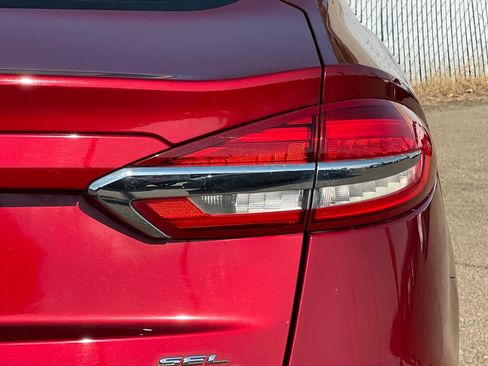 Used 2019 Ford Fusion SEL FWD image 21