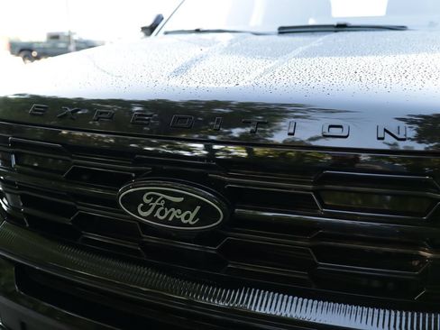 Used 2025 Ford Expedition Platinum w/ Stealth Performance Package AWD/4WD image 50