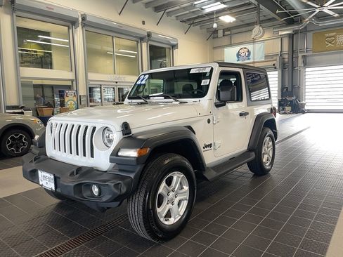 Used 2022 Jeep Wrangler Sport AWD/4WD image 3