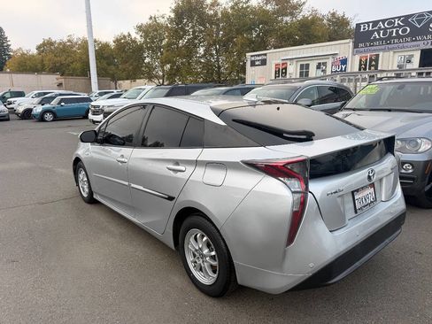 Used 2016 Toyota Prius Four Touring image 8