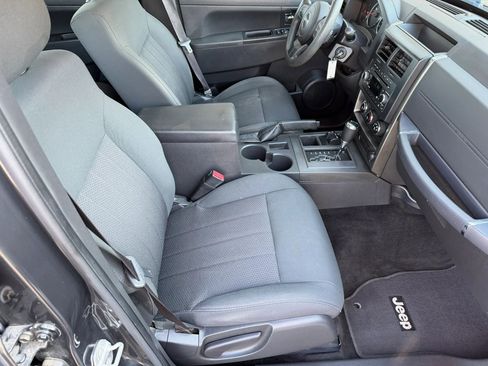 Used 2011 Jeep Liberty Sport AWD/4WD image 15