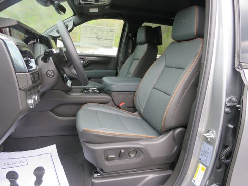 New 2026 GMC Yukon XL AT4 AWD/4WD image 15
