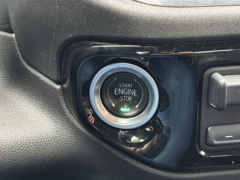 Used 2025 GMC Sierra 1500 SLT RWD image 27