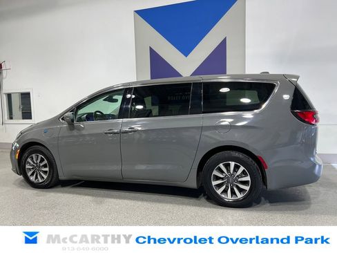 Used 2022 Chrysler Pacifica Touring-L FWD image 7