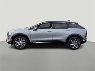 New 2025 Cadillac Optiq Luxury 1 video 2