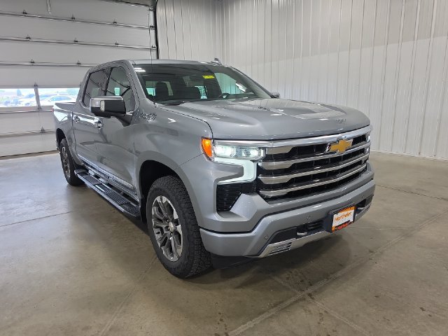 Used 2025 Chevrolet Silverado 1500 High Country w/ Technology Package AWD/4WD image 2
