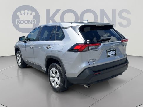 Used 2023 Toyota RAV4 LE AWD/4WD image 4