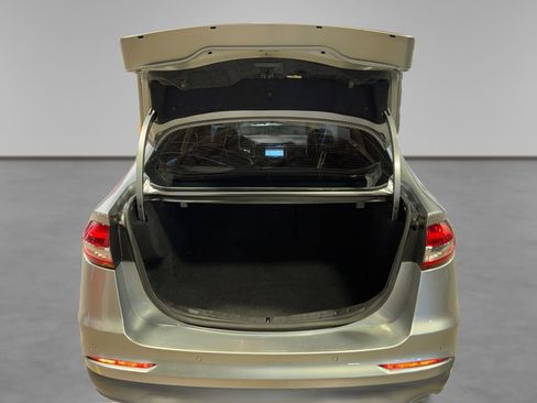 Used 2020 Ford Fusion SE w/ Equipment Group 151A image 12