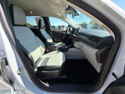 Used 2025 Ford Escape SE FWD image 9