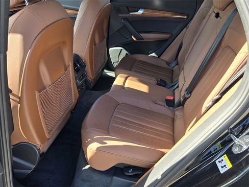 Used 2023 Audi Q5 2.0T Premium w/ Convenience Package image 11