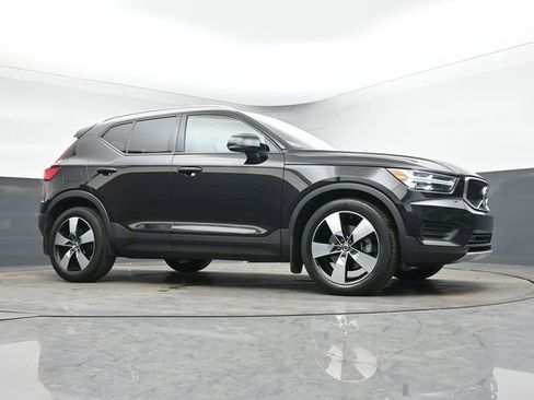 Used 2020 Volvo XC40 T5 Momentum w/ Protection Package Premier image 9