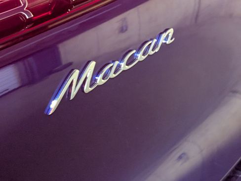 Certified 2025 Porsche Macan image 15