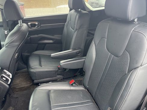 Certified 2023 Kia Sorento EX image 13