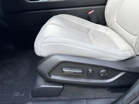 Used 2023 Honda Pilot Touring image 12