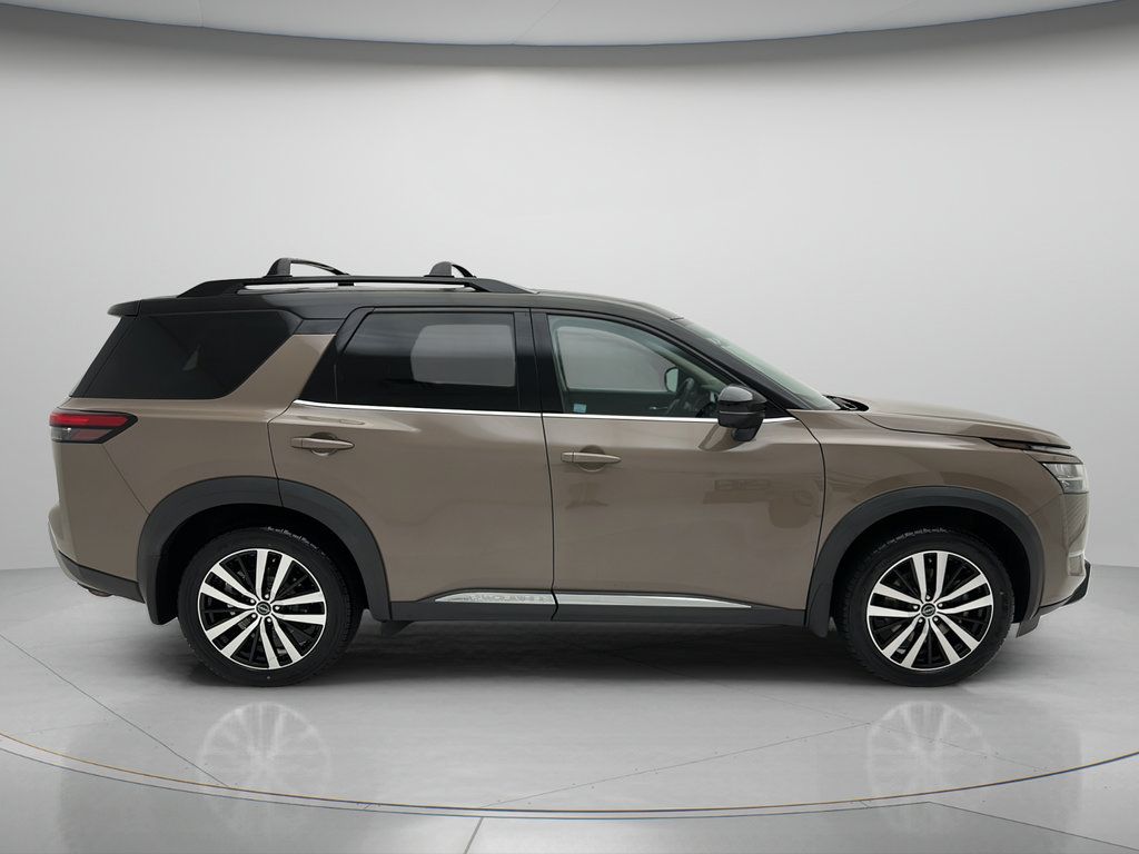 Used 2024 Nissan Pathfinder Platinum AWD/4WD image 6