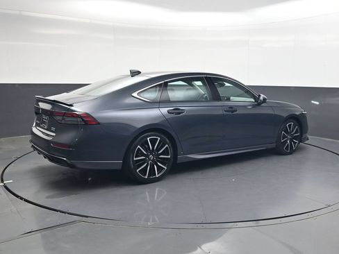 Used 2023 Honda Accord Touring image 4