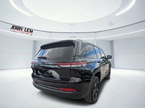 New 2025 Jeep Grand Cherokee Limited w/ Black Appearance Package image 3