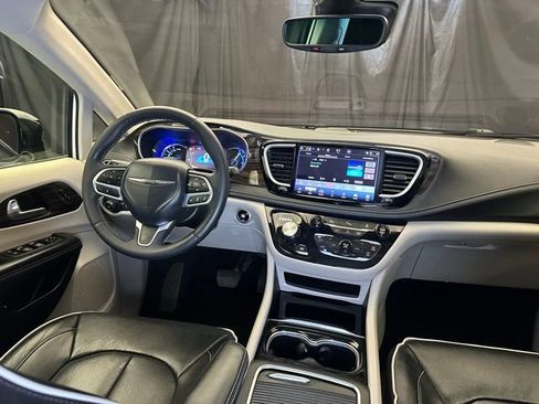 Used 2023 Chrysler Pacifica Limited FWD image 20