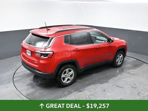 Used 2024 Jeep Compass Latitude image 40