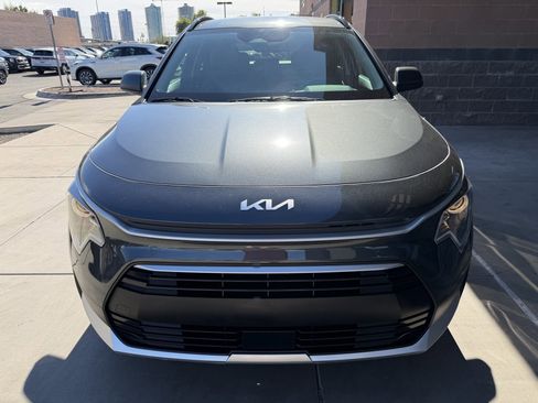 Used 2025 Kia Niro EX image 10