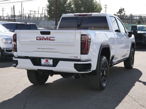 Used 2024 GMC Sierra 2500 AT4 w/ AT4 Preferred Package image 4