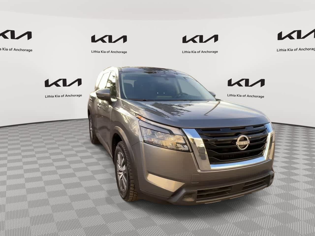 Used 2024 Nissan Pathfinder SV AWD/4WD image 2