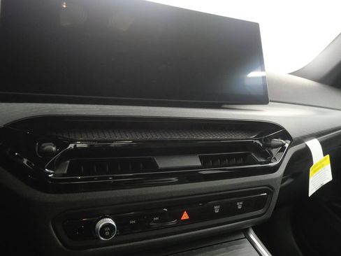 Used 2025 BMW 330i 330i w/ M Sport Package image 23