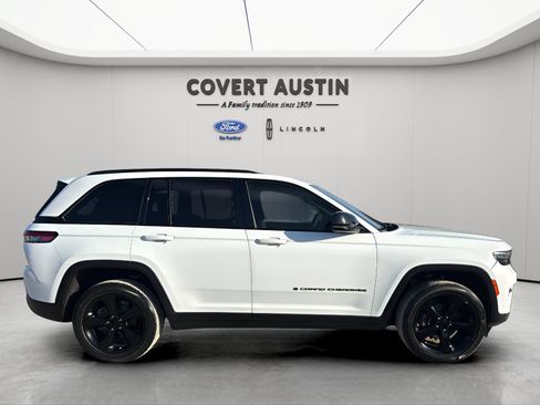 Used 2022 Jeep Grand Cherokee Altitude RWD image 6